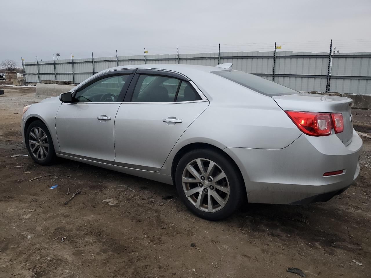 2016 Chevrolet Malibu - Image 2