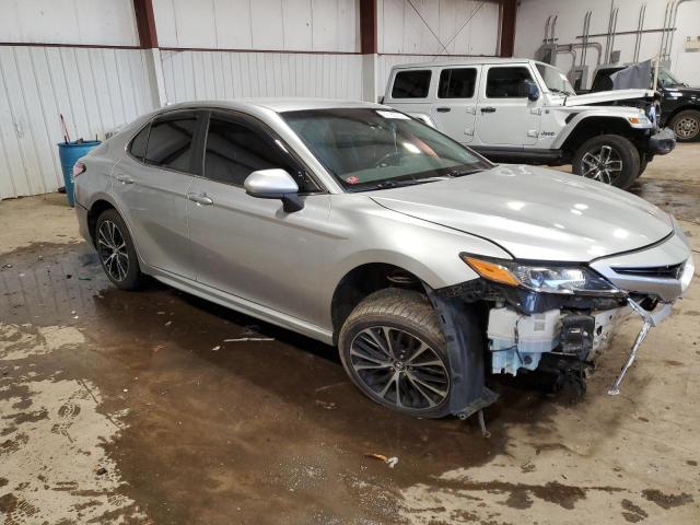  TOYOTA CAMRY 2018 Srebrny