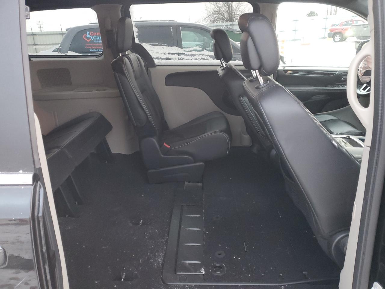 2019 Dodge Caravan - Image 11