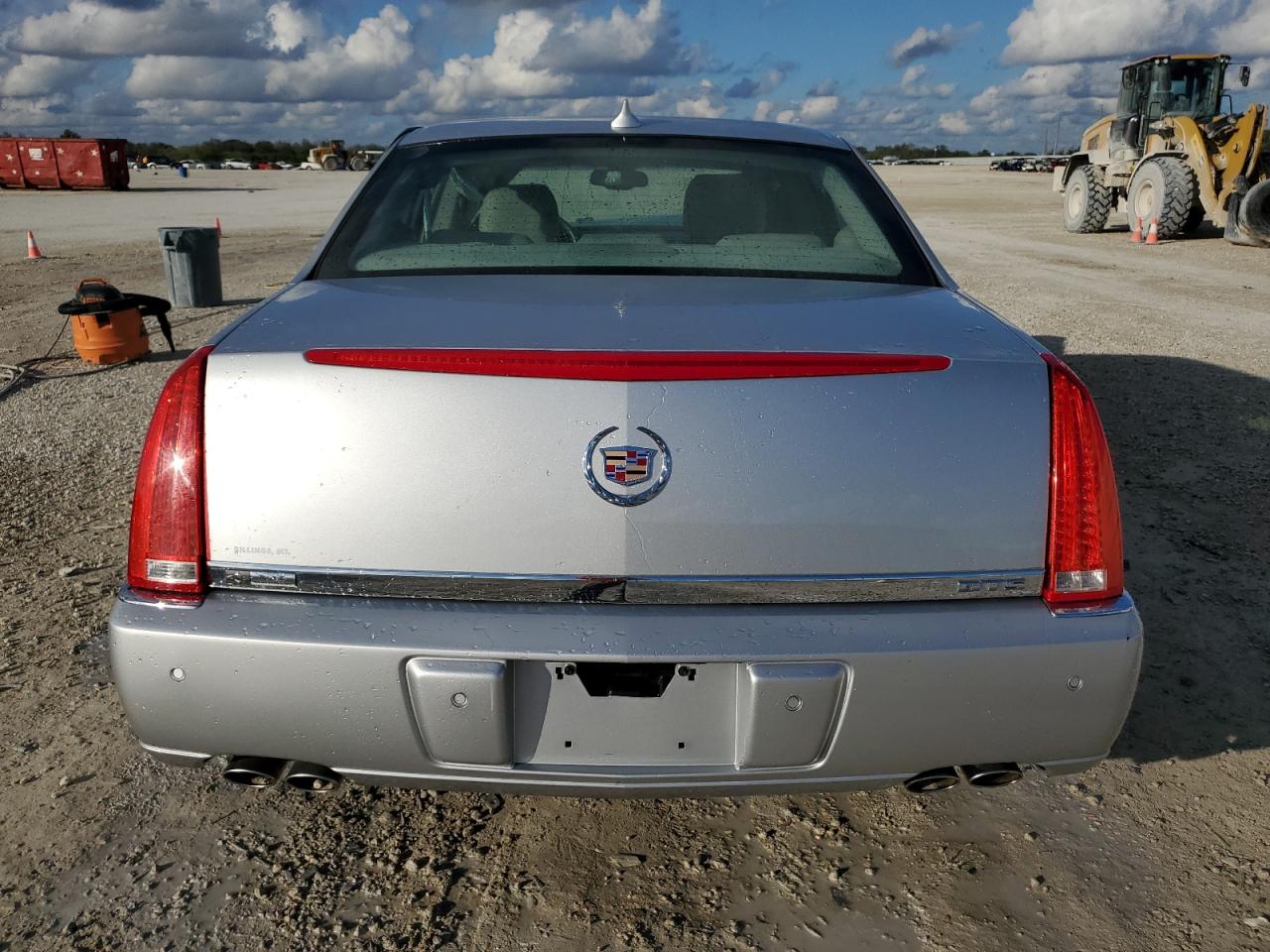 2010 Cadillac DTS - Image 6