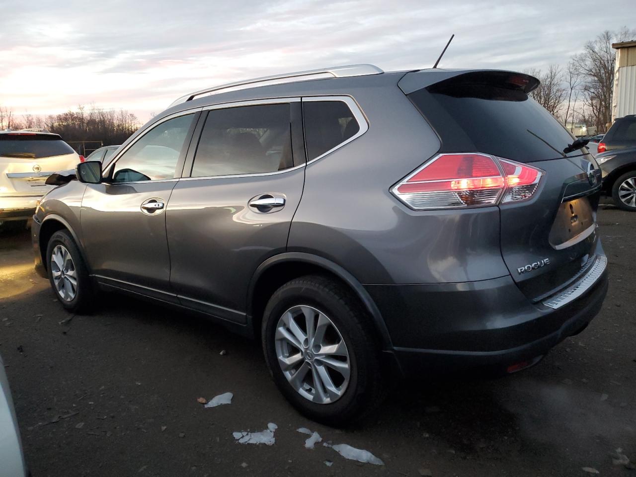 2016 Nissan Rogue - Image 2