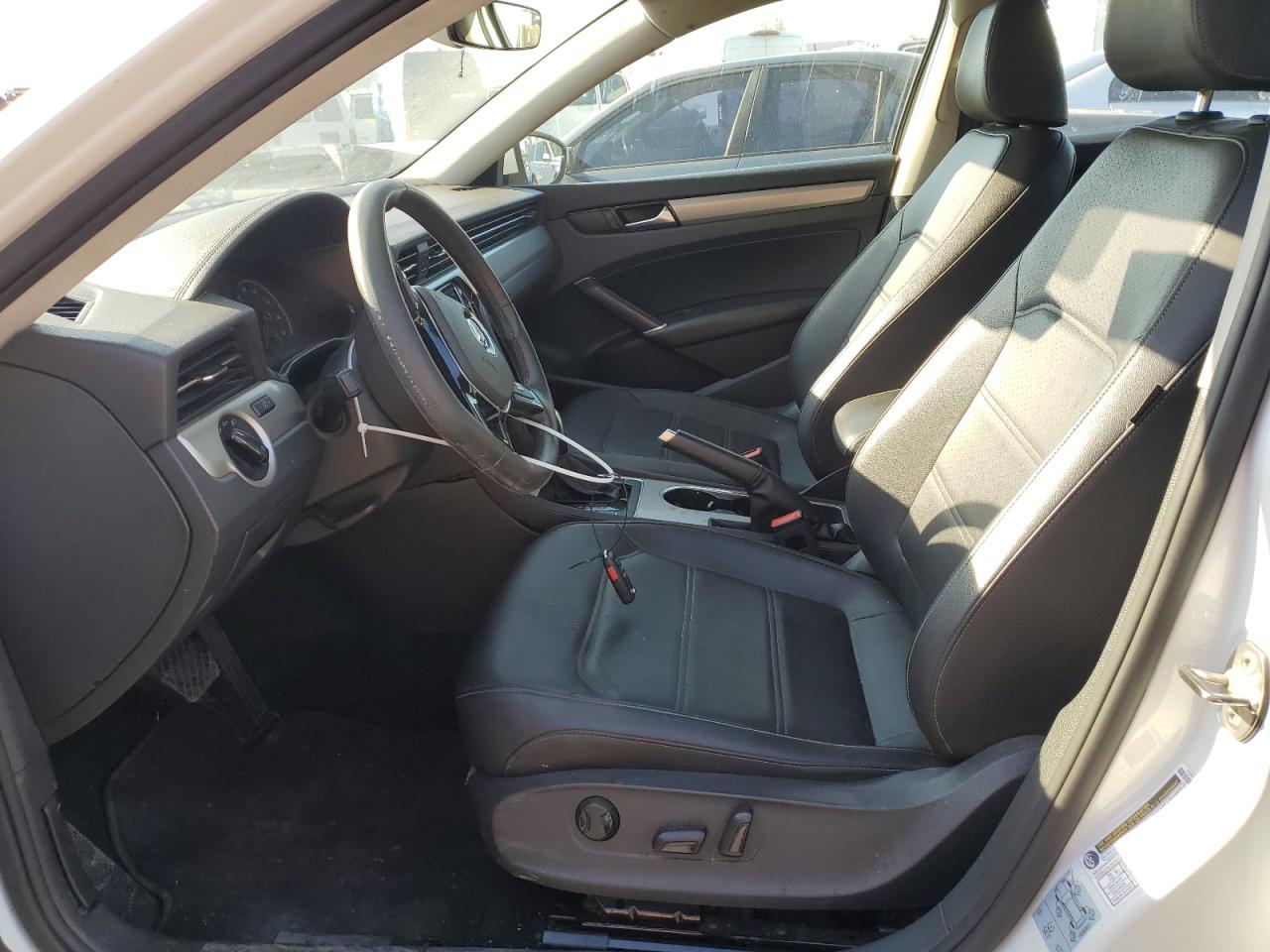 2021 Volkswagen Passat - Image 7