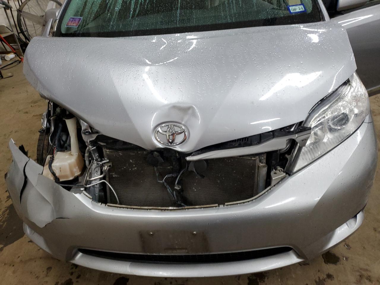 2012 Toyota Sienna - Image 13