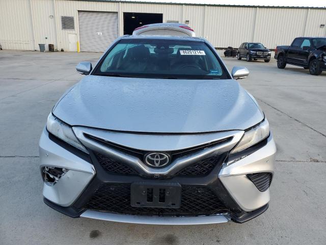  TOYOTA CAMRY 2018 Srebrny