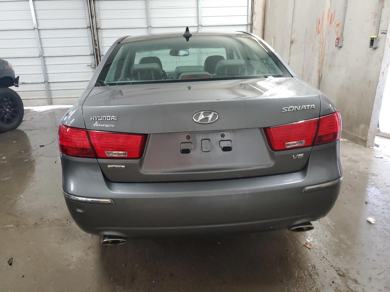 2010 Hyundai Sonata - Image 6