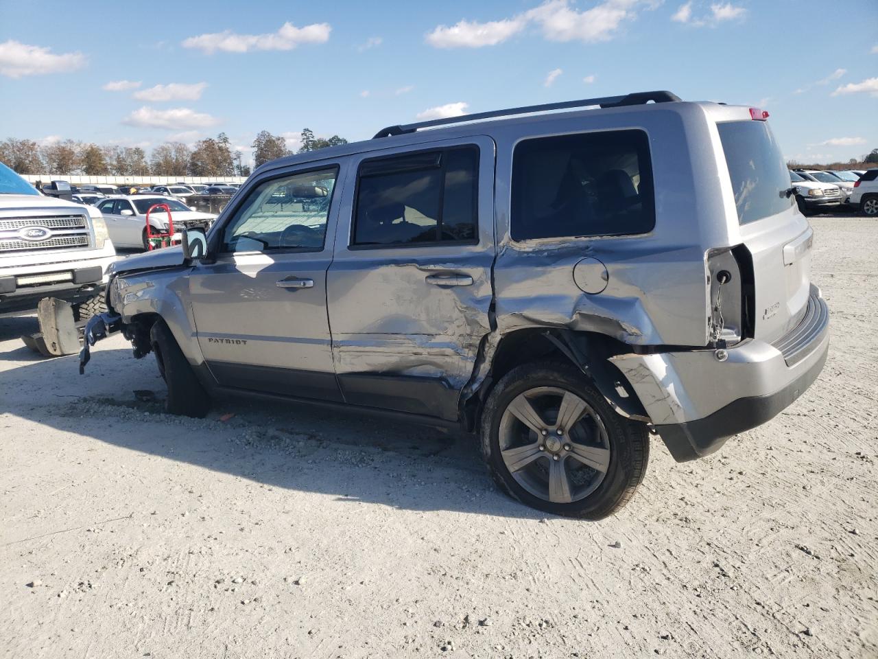 2016 Jeep Liberty (Patriot) - Image 2