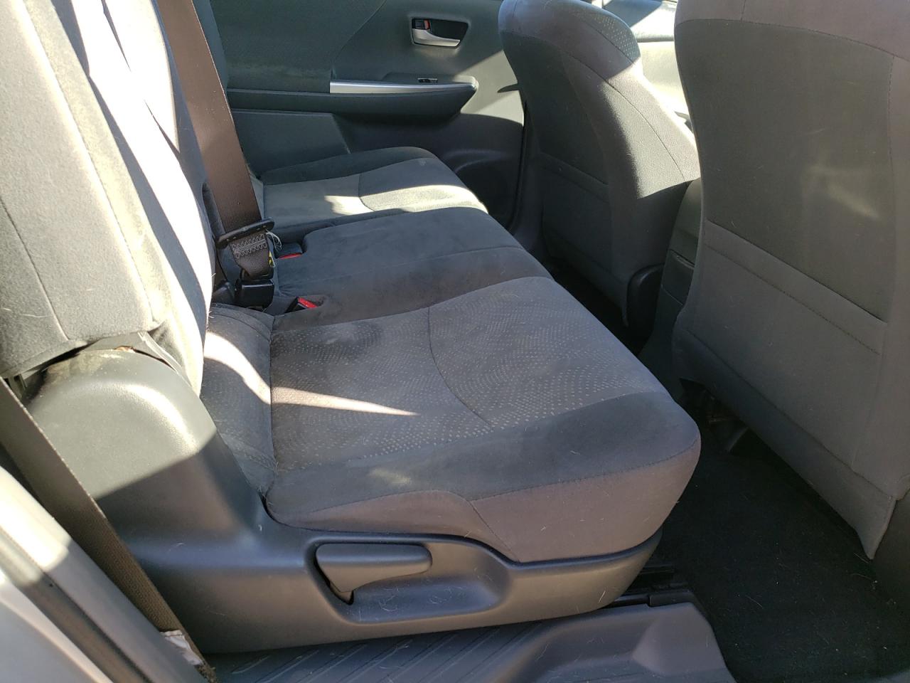 2012 Toyota Prius - Image 10
