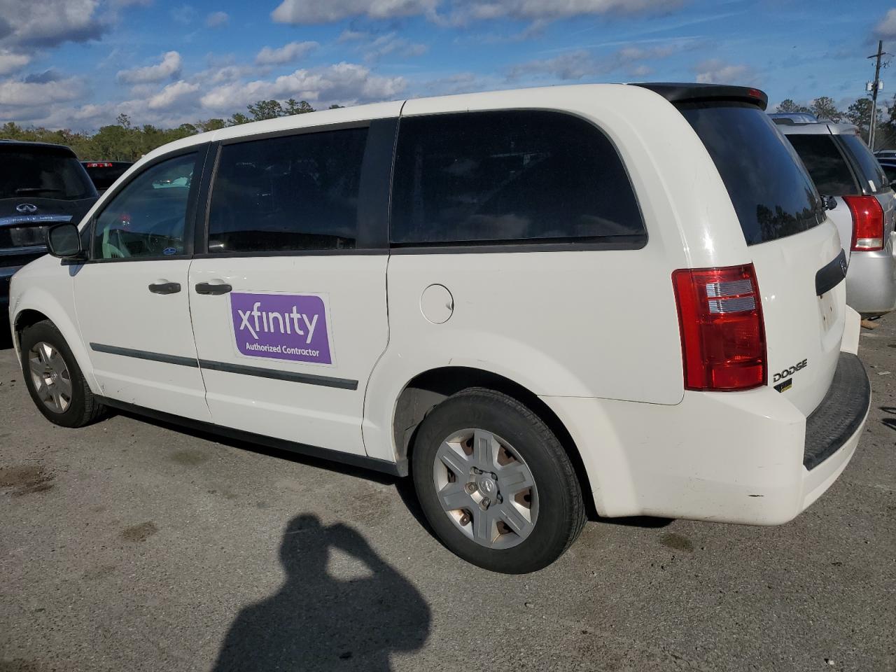 2010 Dodge Caravan - Image 2