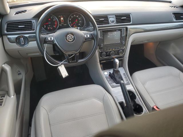  VOLKSWAGEN PASSAT 2017 Синій
