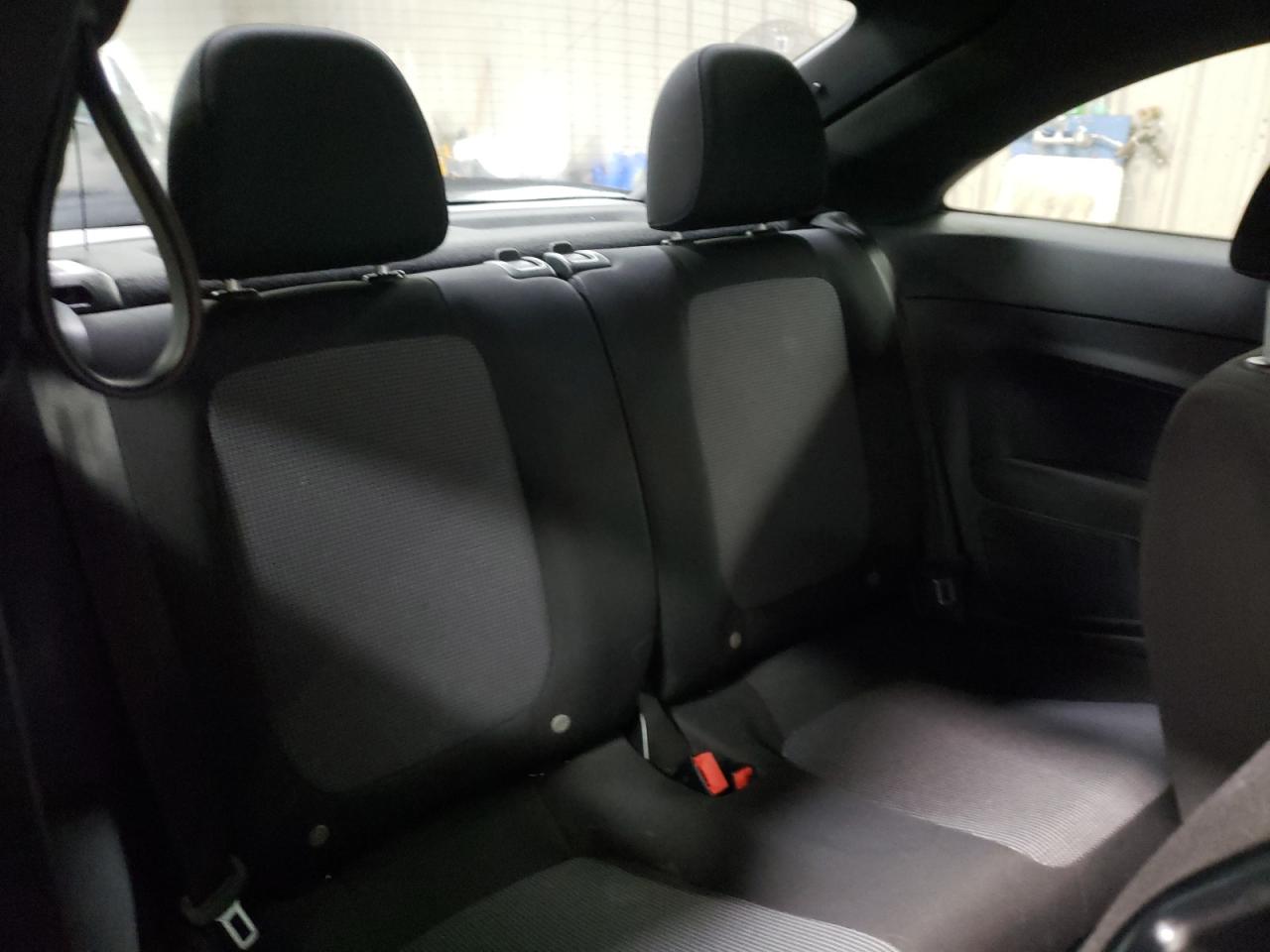 2018 Volkswagen Beetle - Image 10