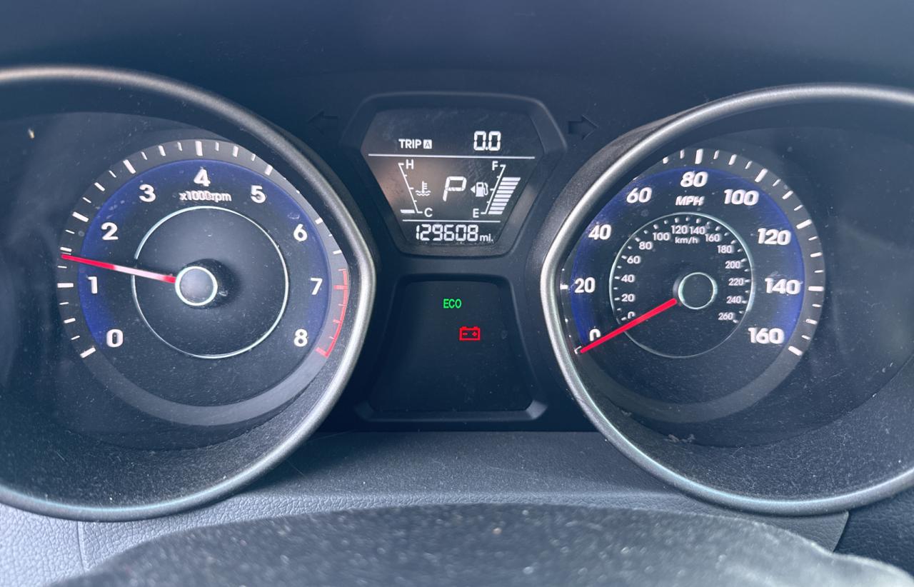 2015 Hyundai Elantra - Image 8