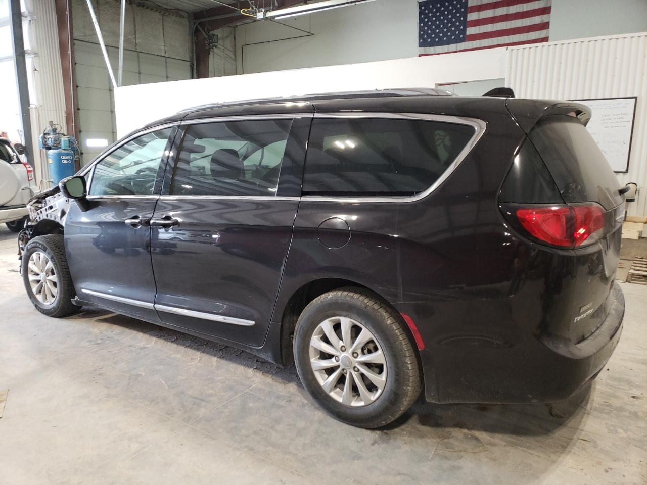 2019 Chrysler Pacifica - Image 2