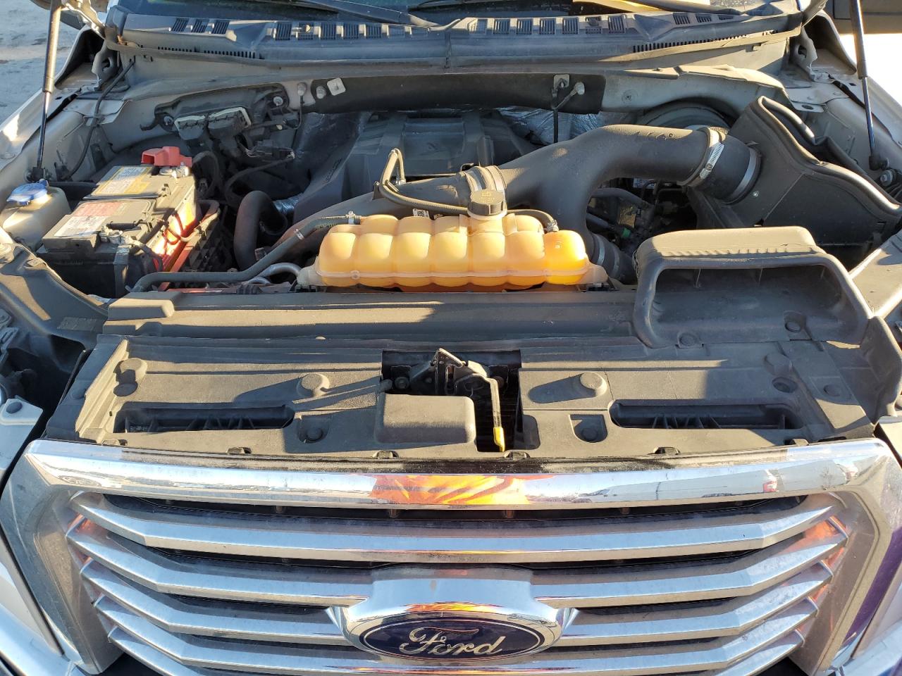 2015 Ford F-150 - Image 11