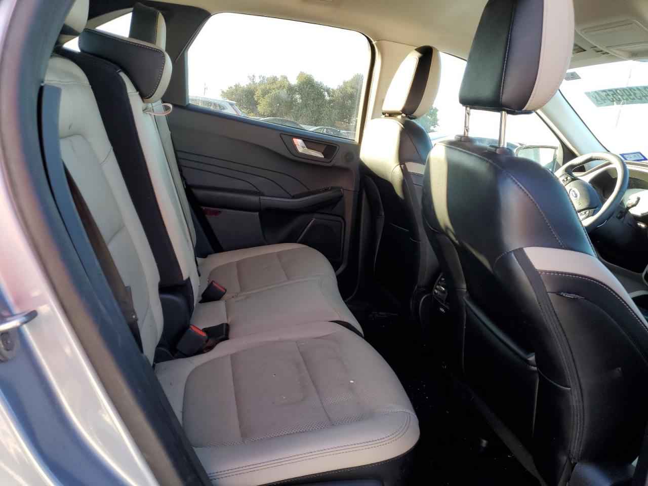 2022 Ford Escape - Image 11