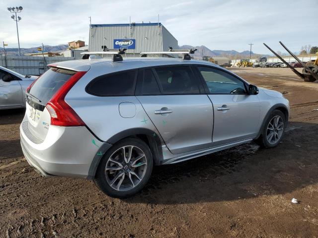  VOLVO V60 2017 Srebrny