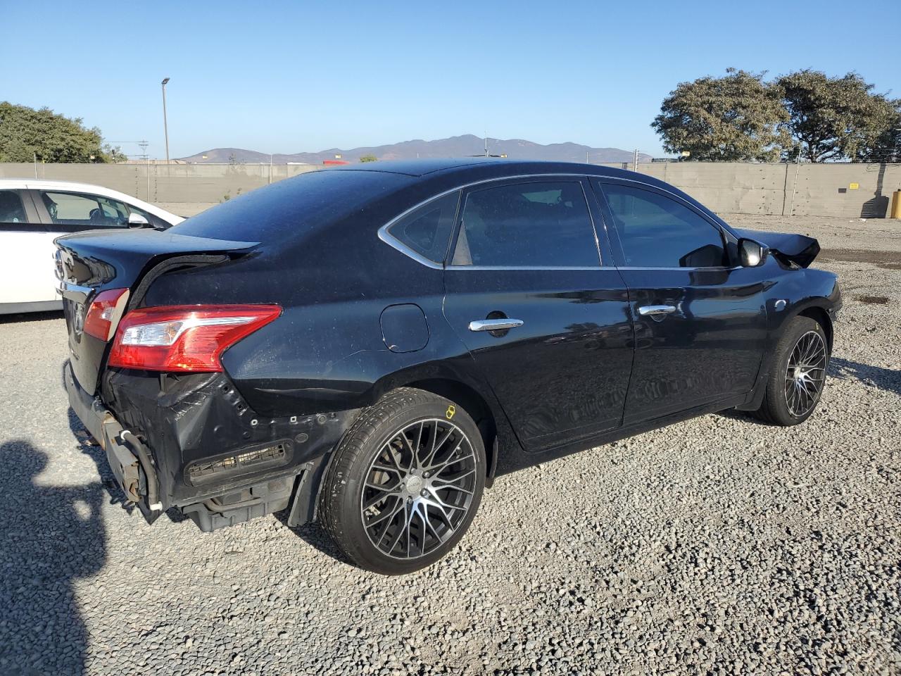 2016 Nissan Sentra - Image 3