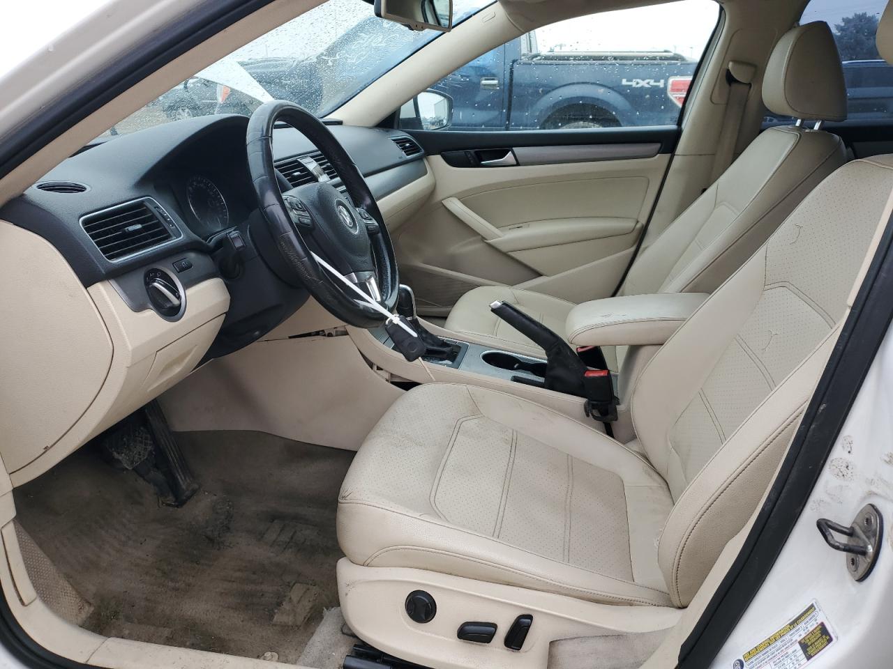 2014 Volkswagen Passat - Image 7