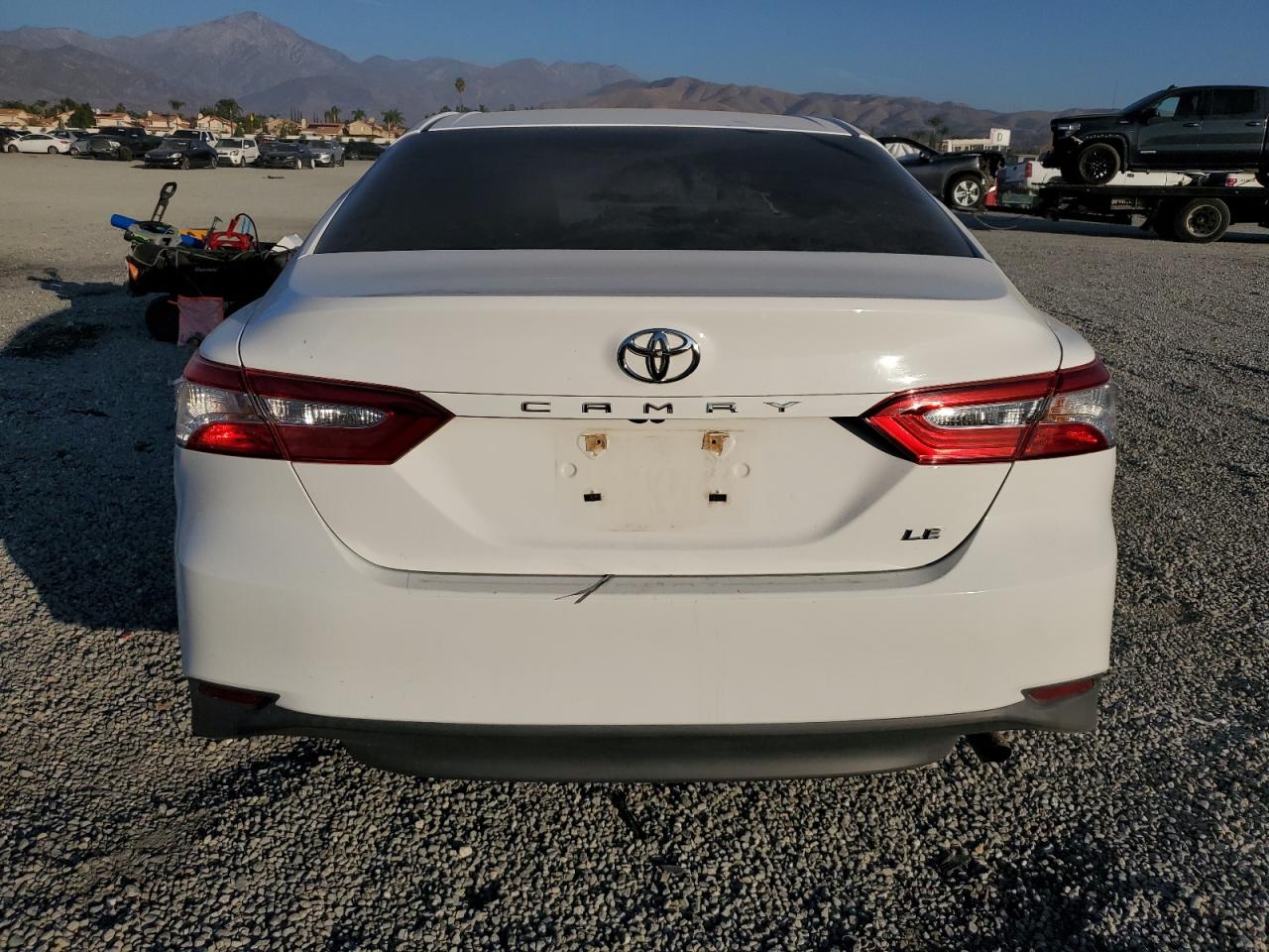 VIN 4T1B11HK5JU079947 2018 TOYOTA CAMRY no.6