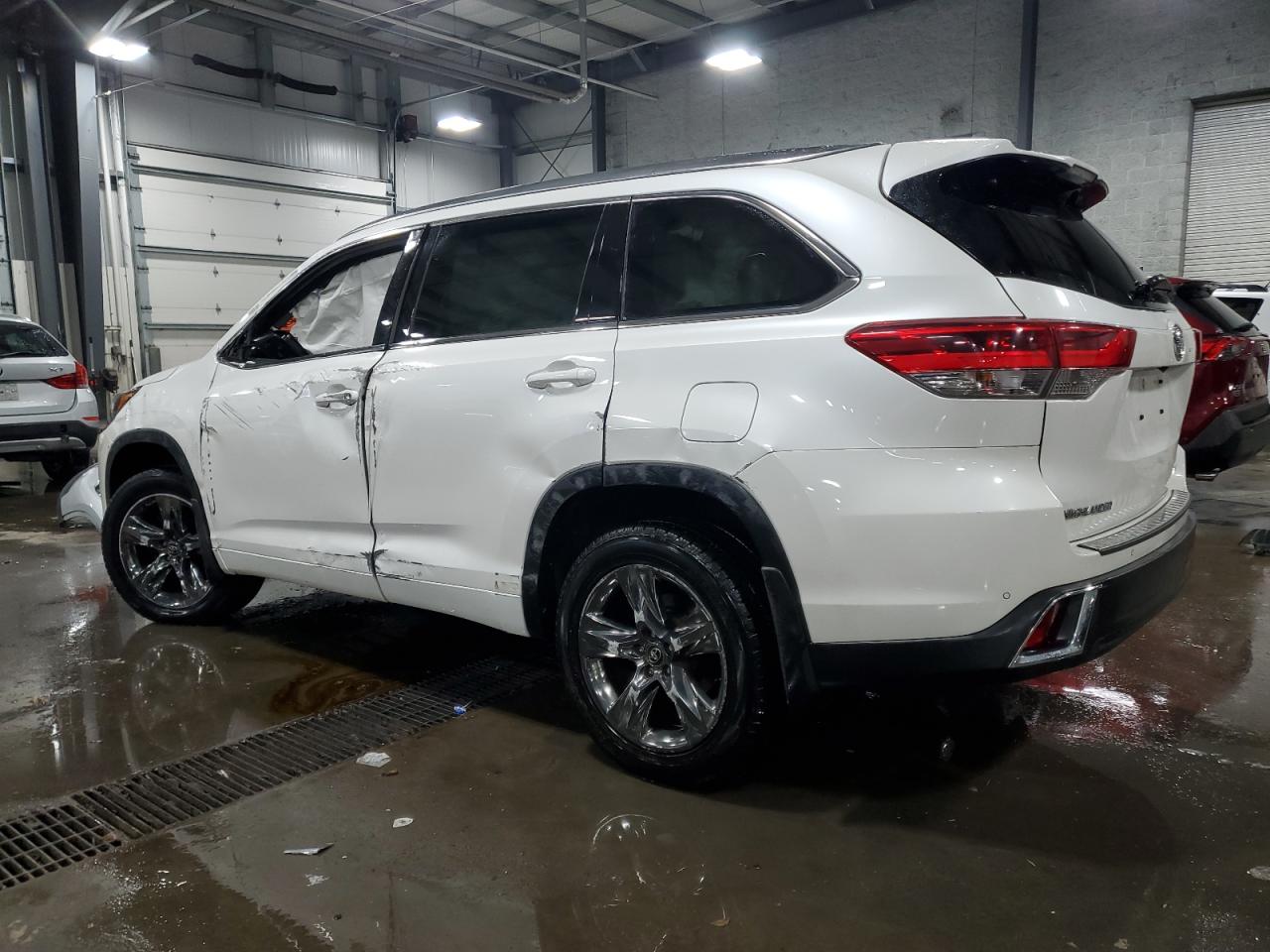 5TDDZRFH9HS418915 2017 TOYOTA HIGHLANDER - Image 2