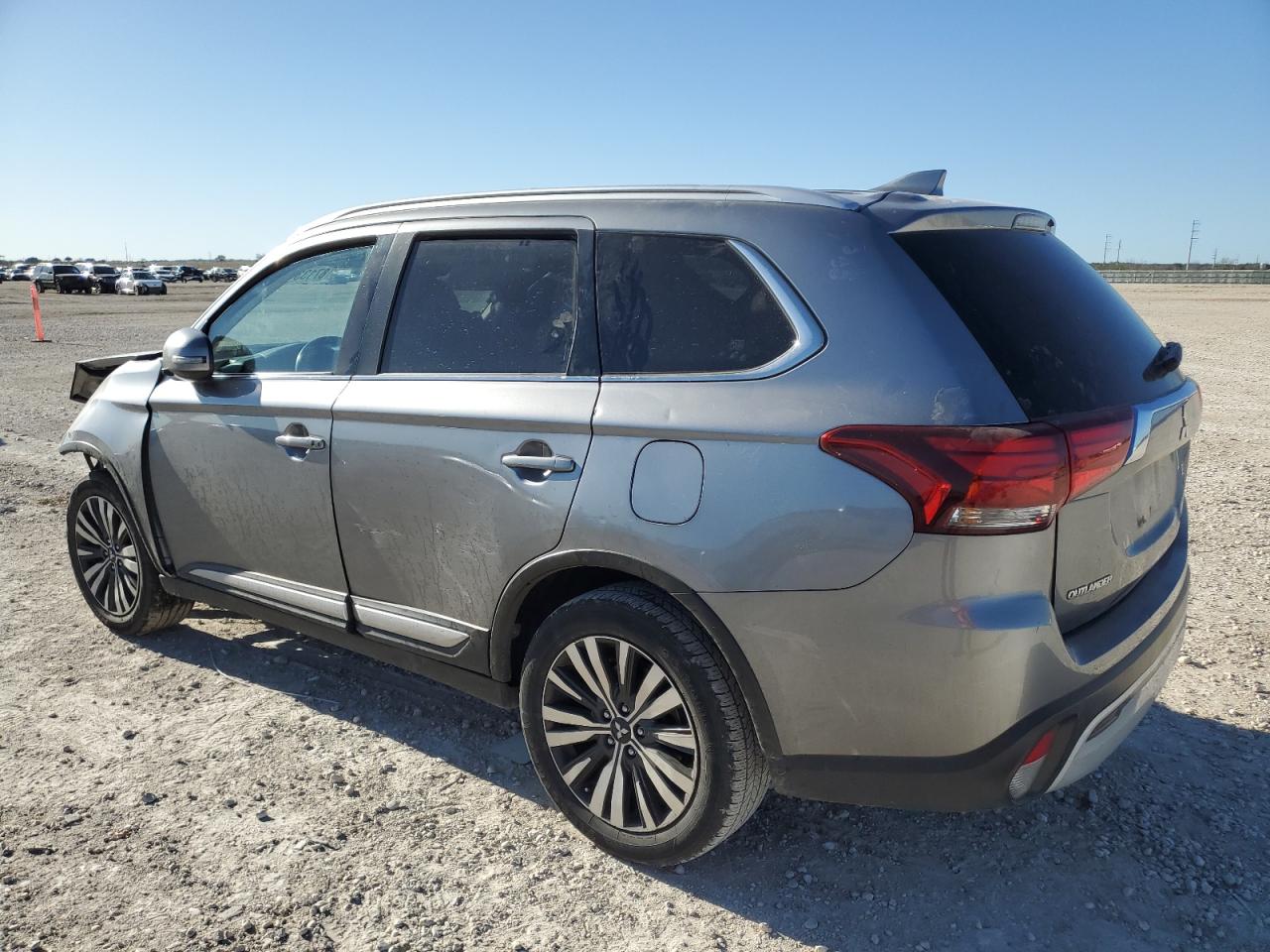 2020 Mitsubishi Outlander - Image 2