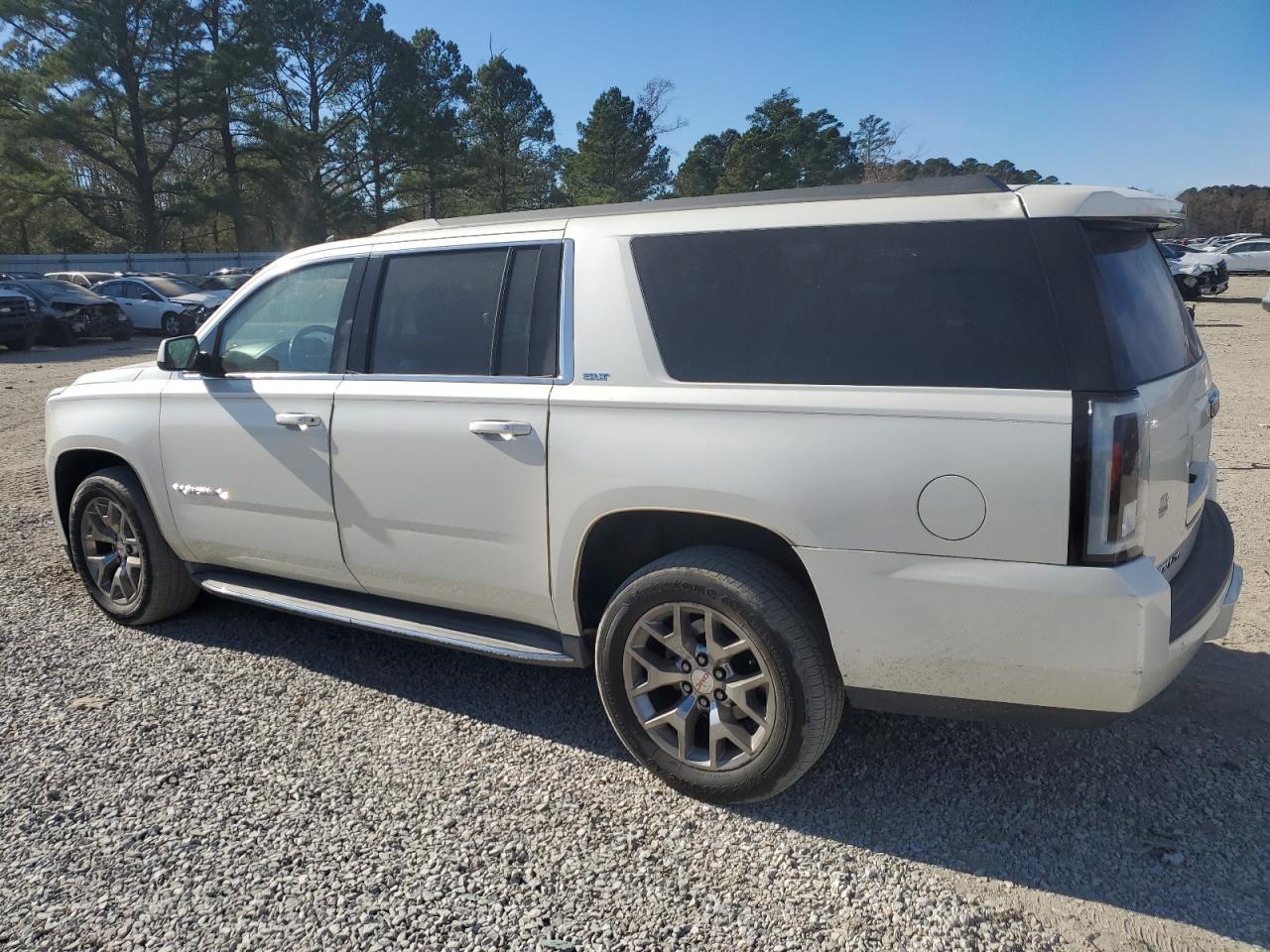 2015 GMC Yukon - Image 2