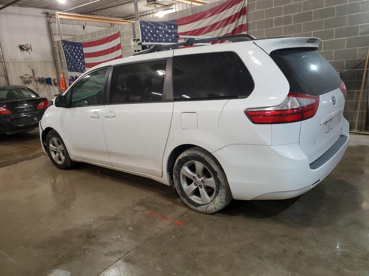 5TDKK3DC7FS570365 2015 TOYOTA SIENNA - Image 2