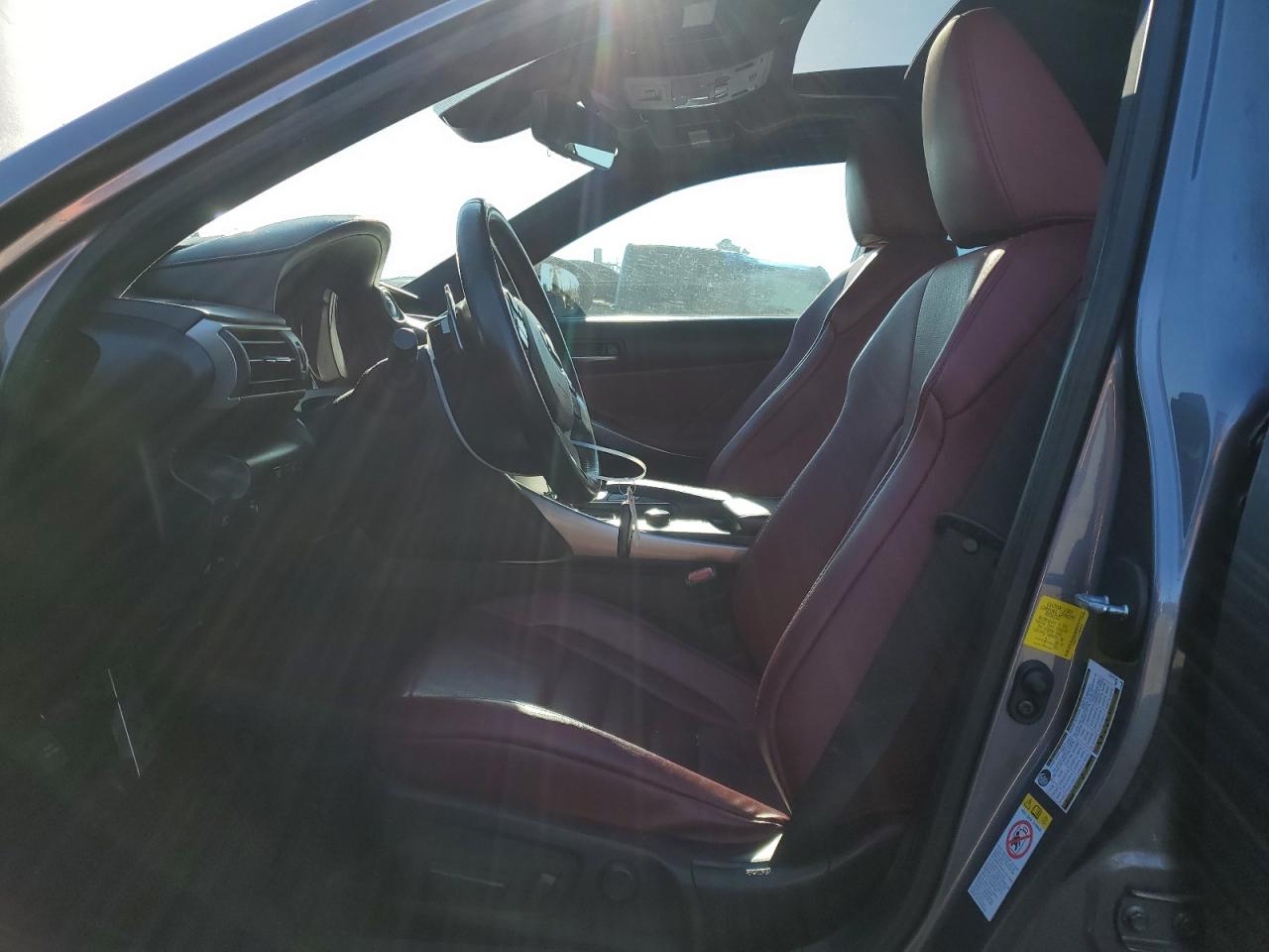 2019 Lexus IS - Image 7