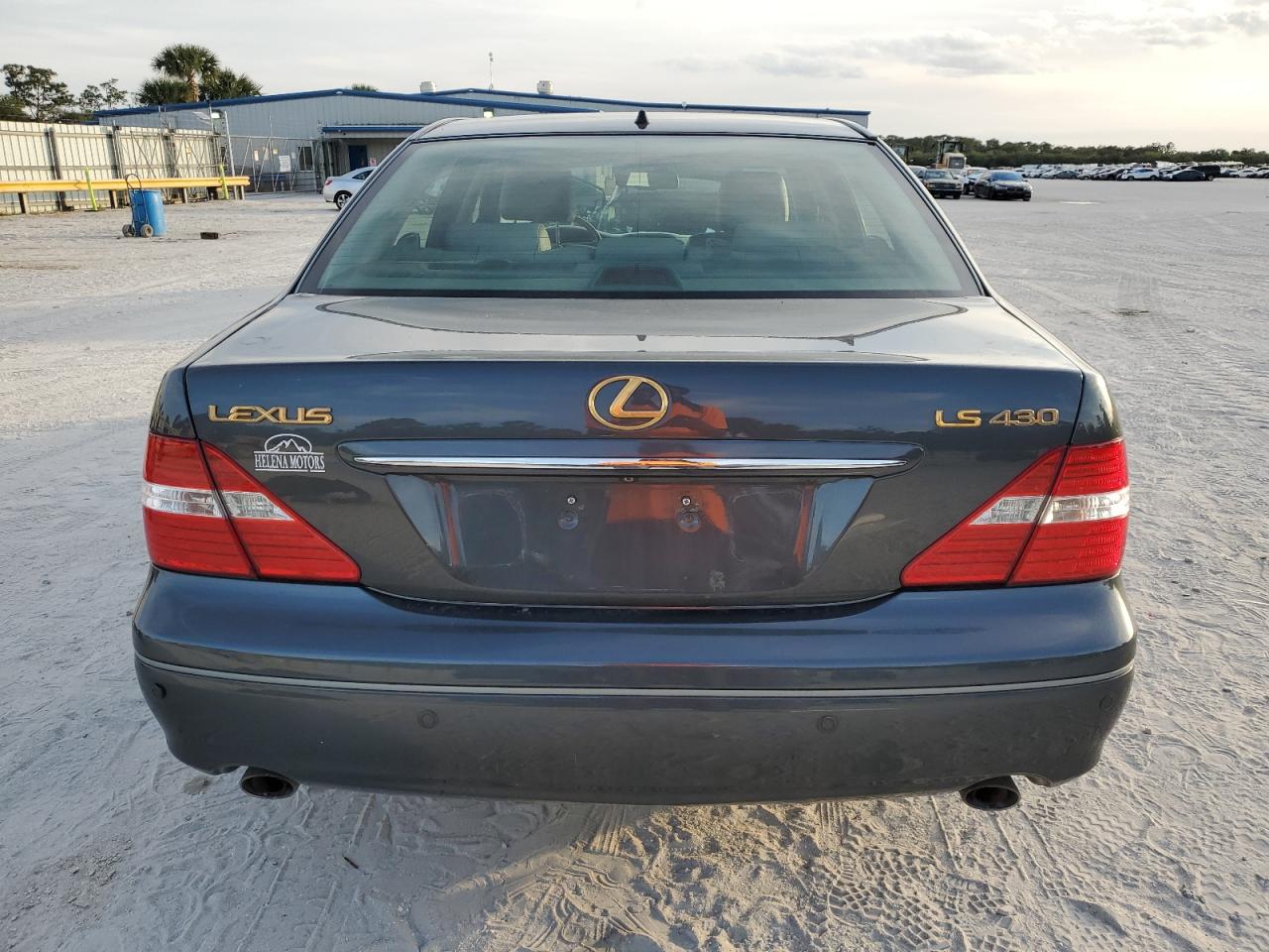 2005 Lexus LS - Image 6