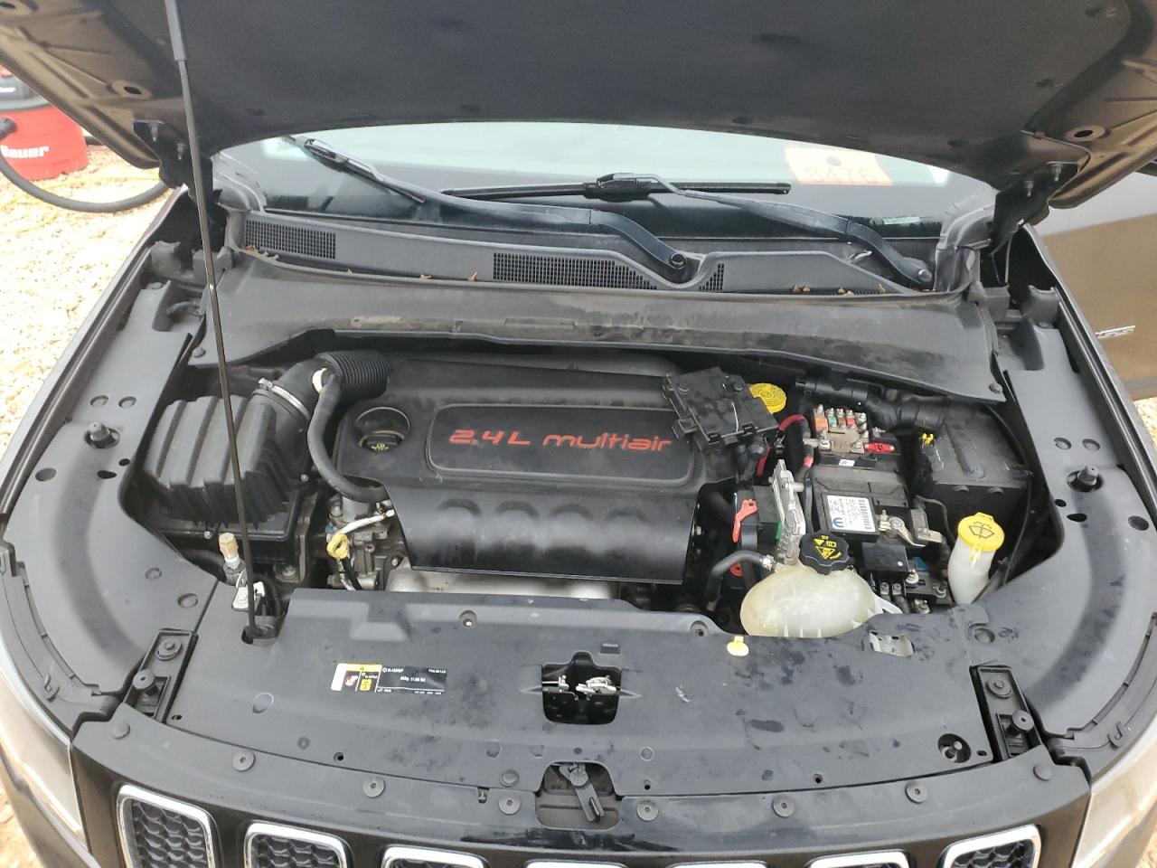 2018 Jeep Compass - Image 11
