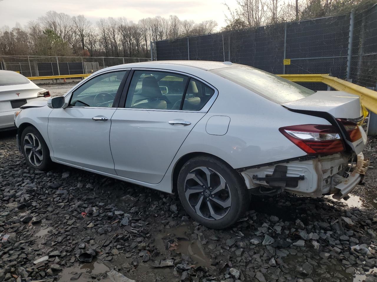 1HGCR2F81GA065568 2016 HONDA ACCORD - Image 2