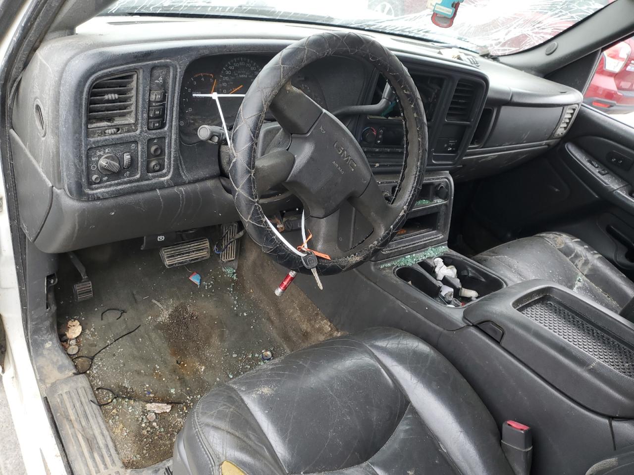 2005 GMC Sierra - Image 8