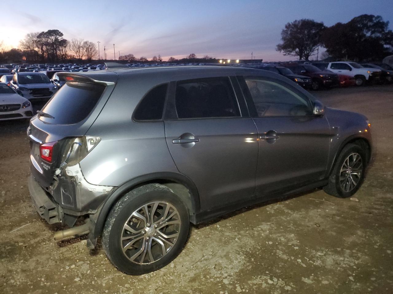 2019 Mitsubishi Outlander - Image 3