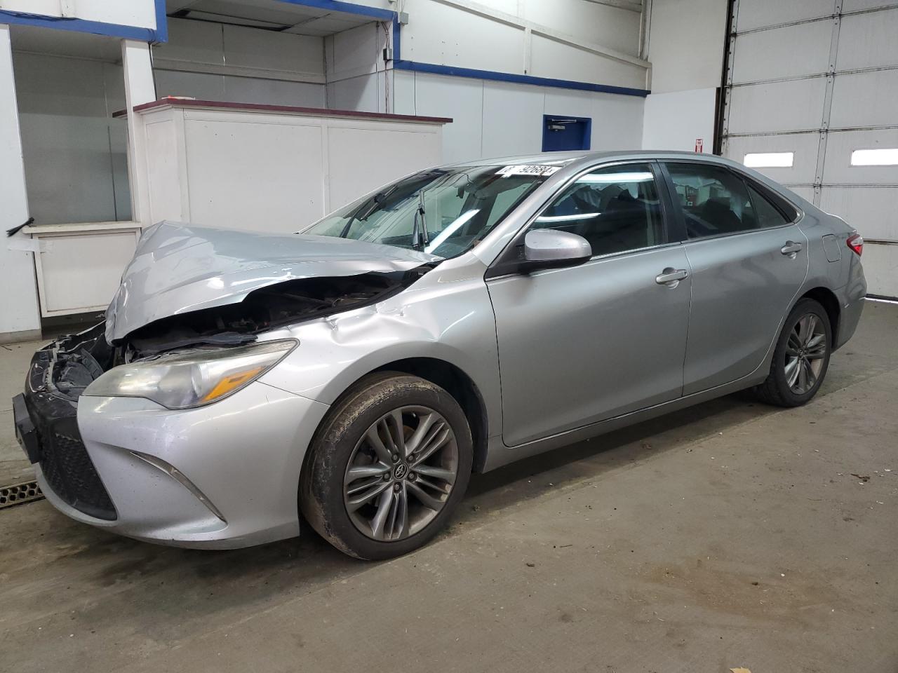 VIN 4T1BF1FKXGU137435 2016 TOYOTA CAMRY no.1