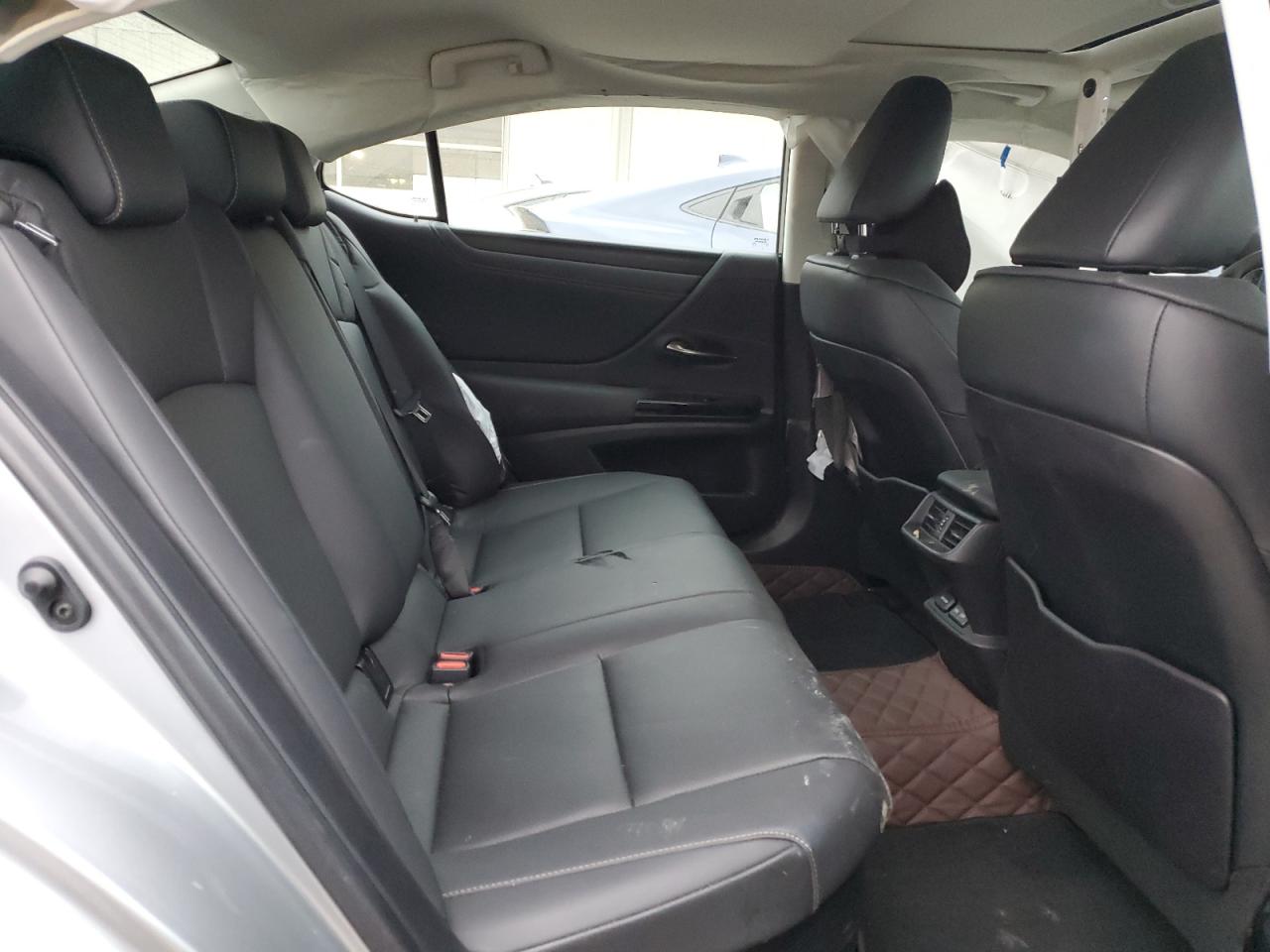2023 Lexus ES - Image 10
