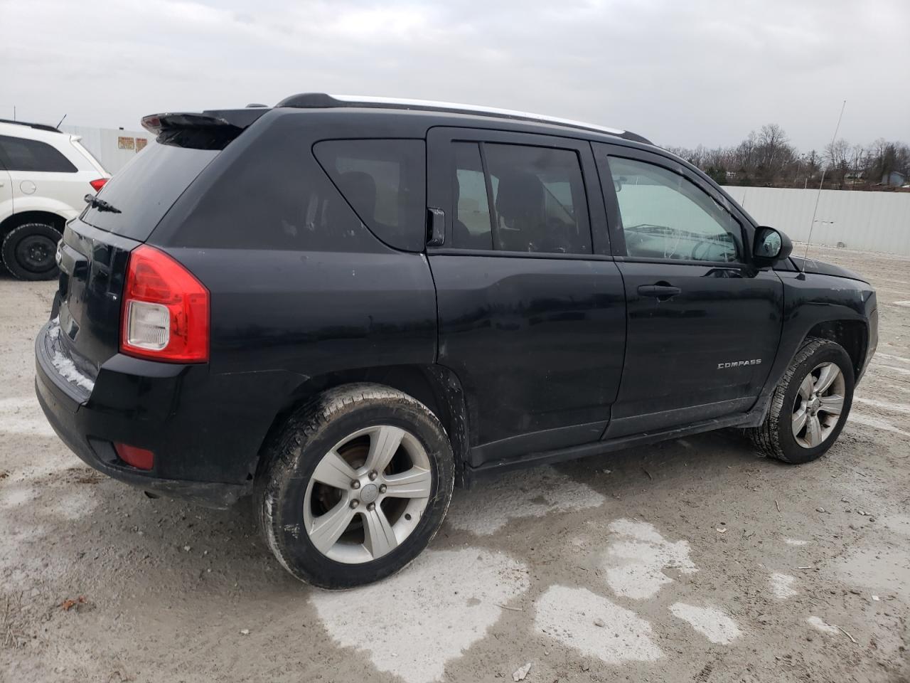 VIN 1C4NJDEB6DD228247 2013 JEEP COMPASS no.3