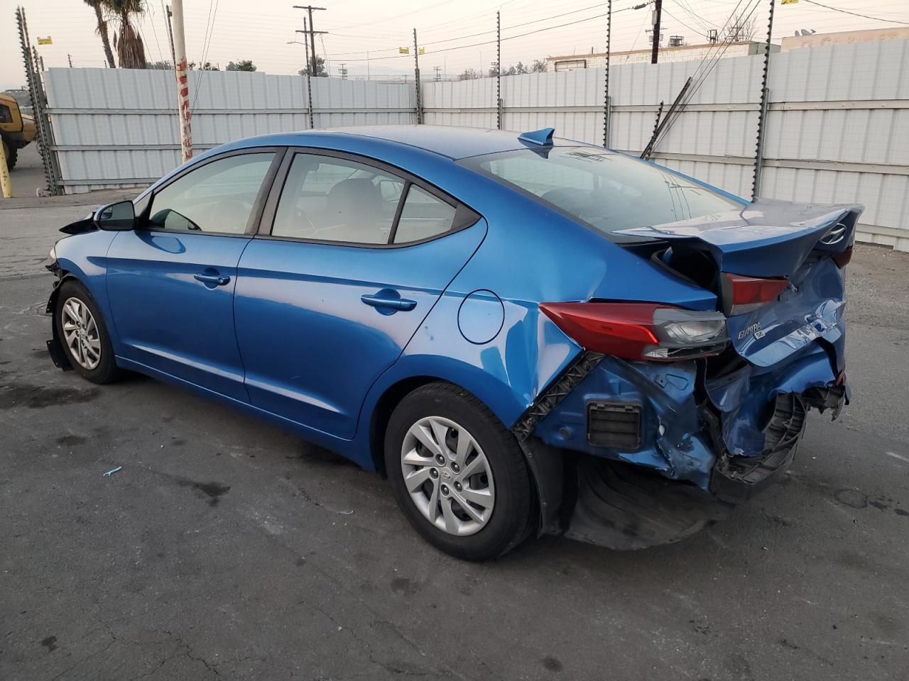 VIN KMHD74LF7HU372052 2017 HYUNDAI ELANTRA no.2