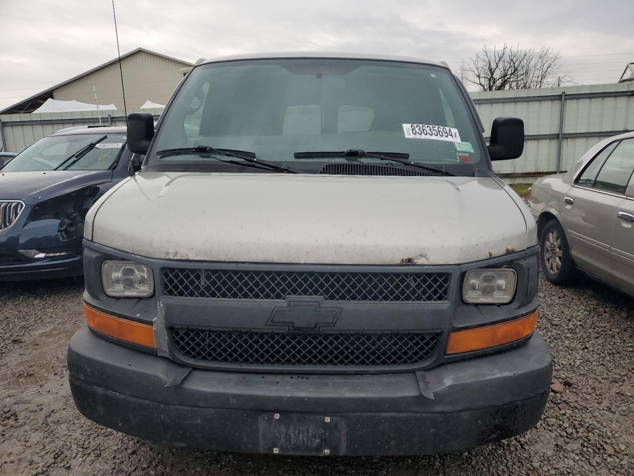 2009 Chevrolet Express - Image 5