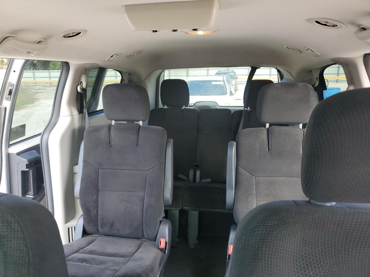 2016 Dodge Caravan - Image 10