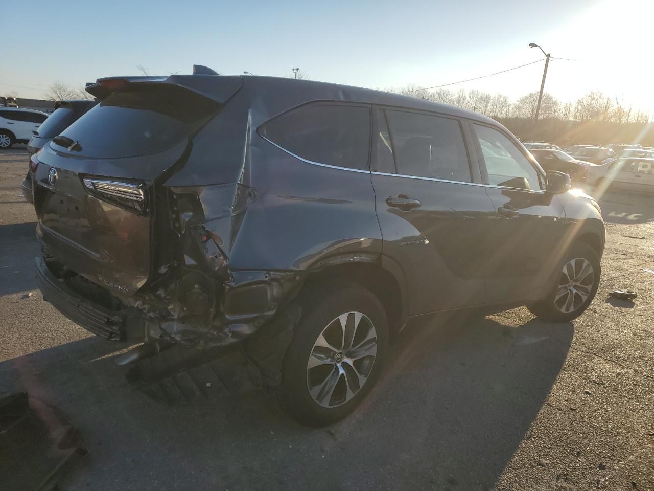 2021 Toyota Highlander - Image 3