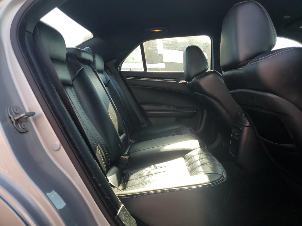 2021 Chrysler 300 - Image 10