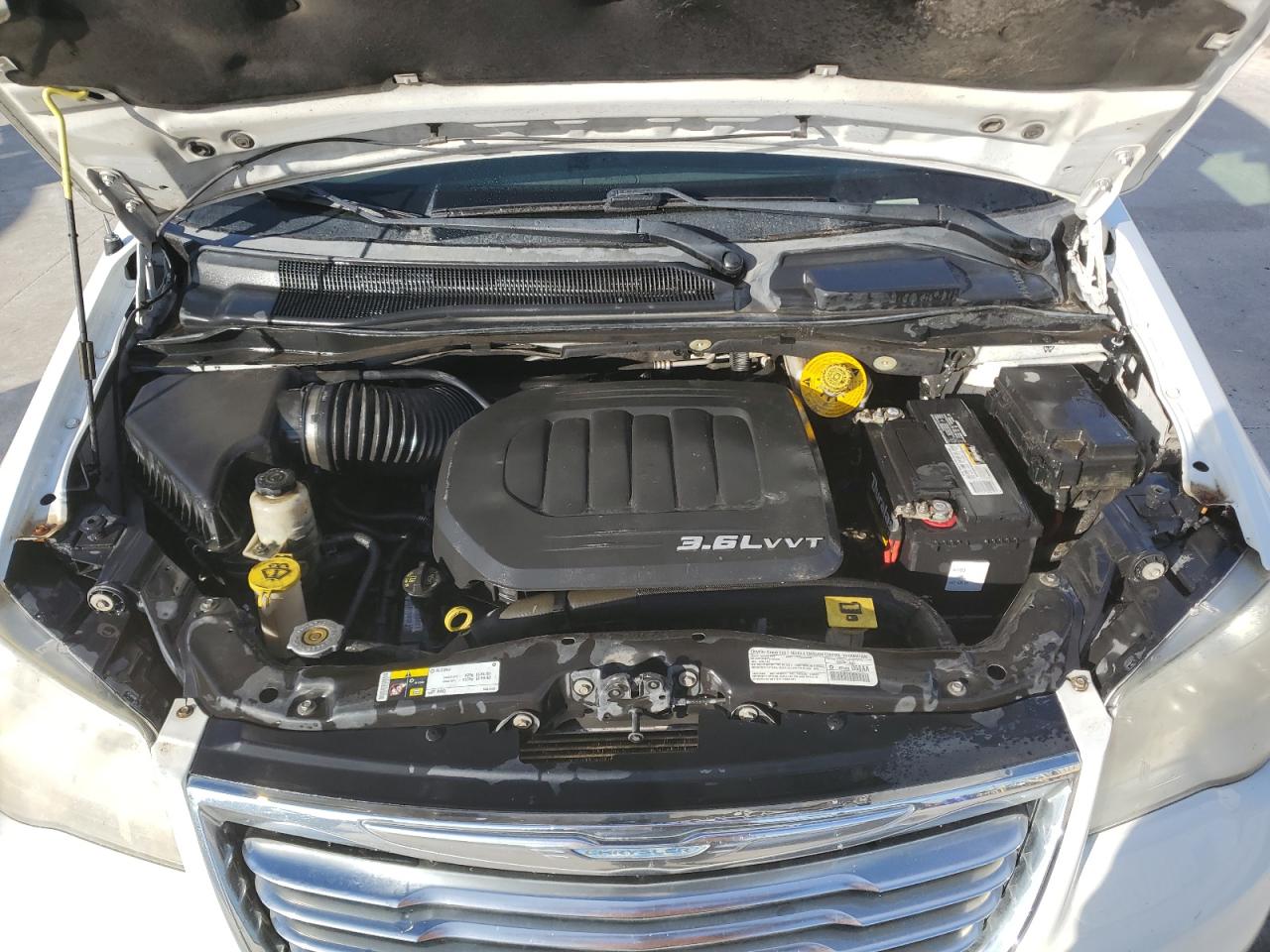 2014 Chrysler Town & Country - Image 12