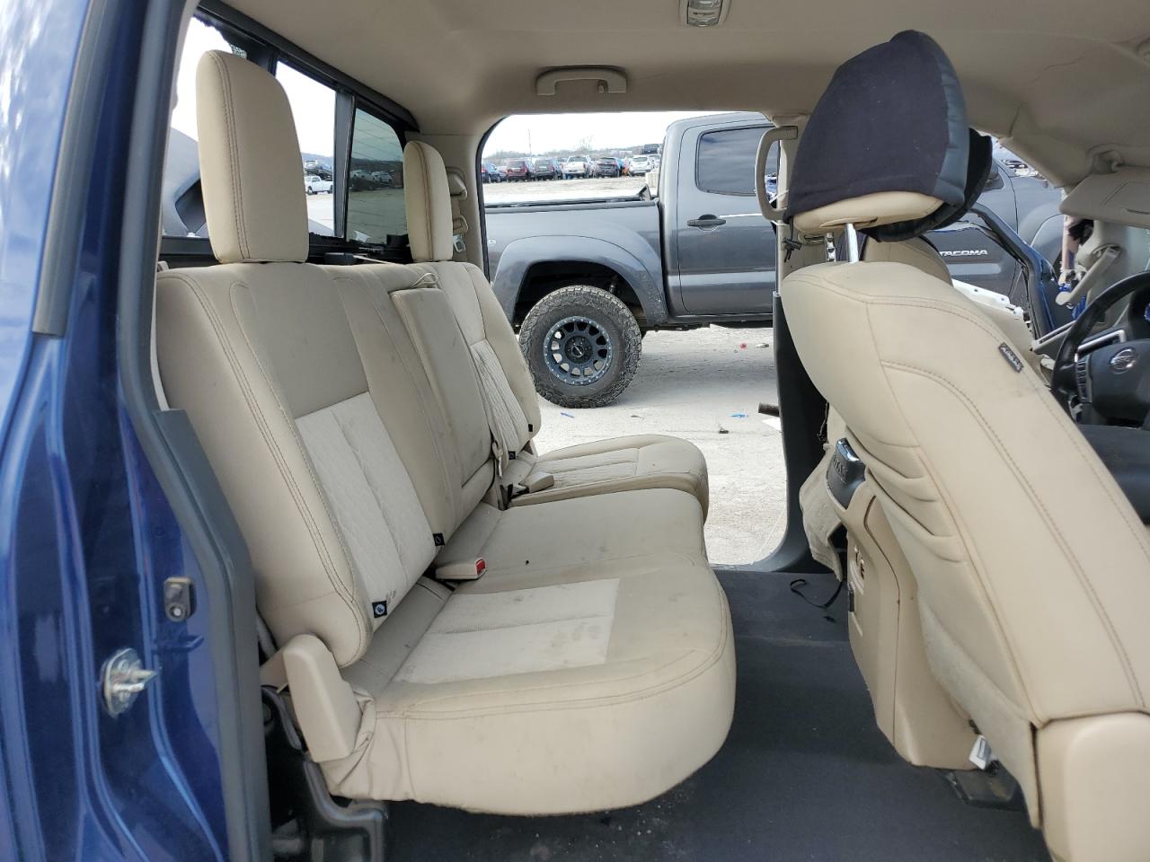 2017 Nissan Titan - Image 11