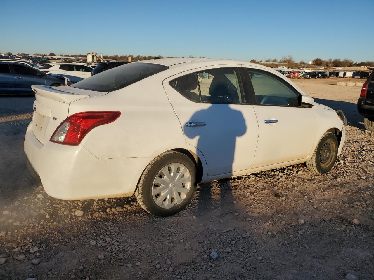 VIN 3N1CN7APXKL850973 2019 NISSAN VERSA no.3