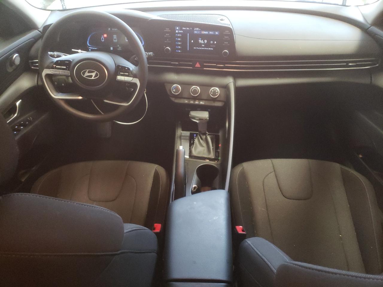 2024 Hyundai Elantra - Image 8