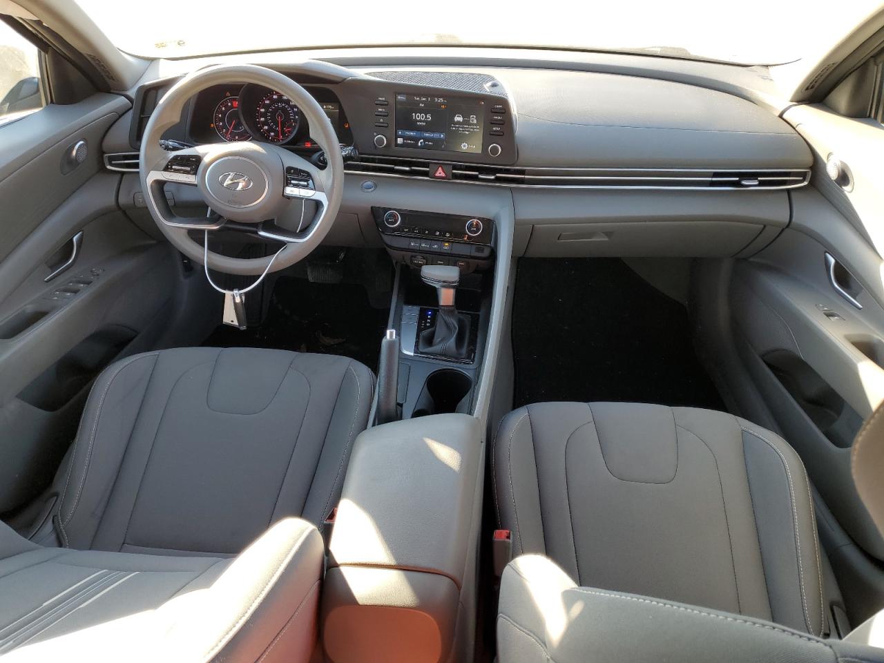 2021 Hyundai Elantra - Image 8