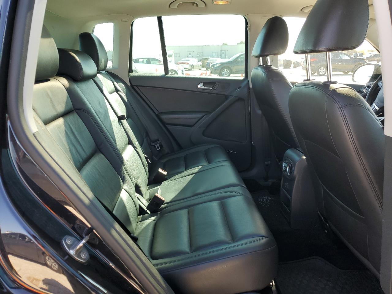 2017 Volkswagen Tiguan - Image 11