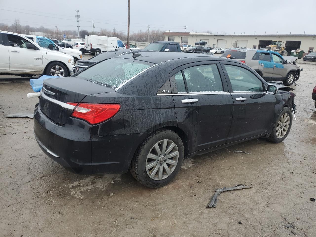 2013 Chrysler 200 - Image 3