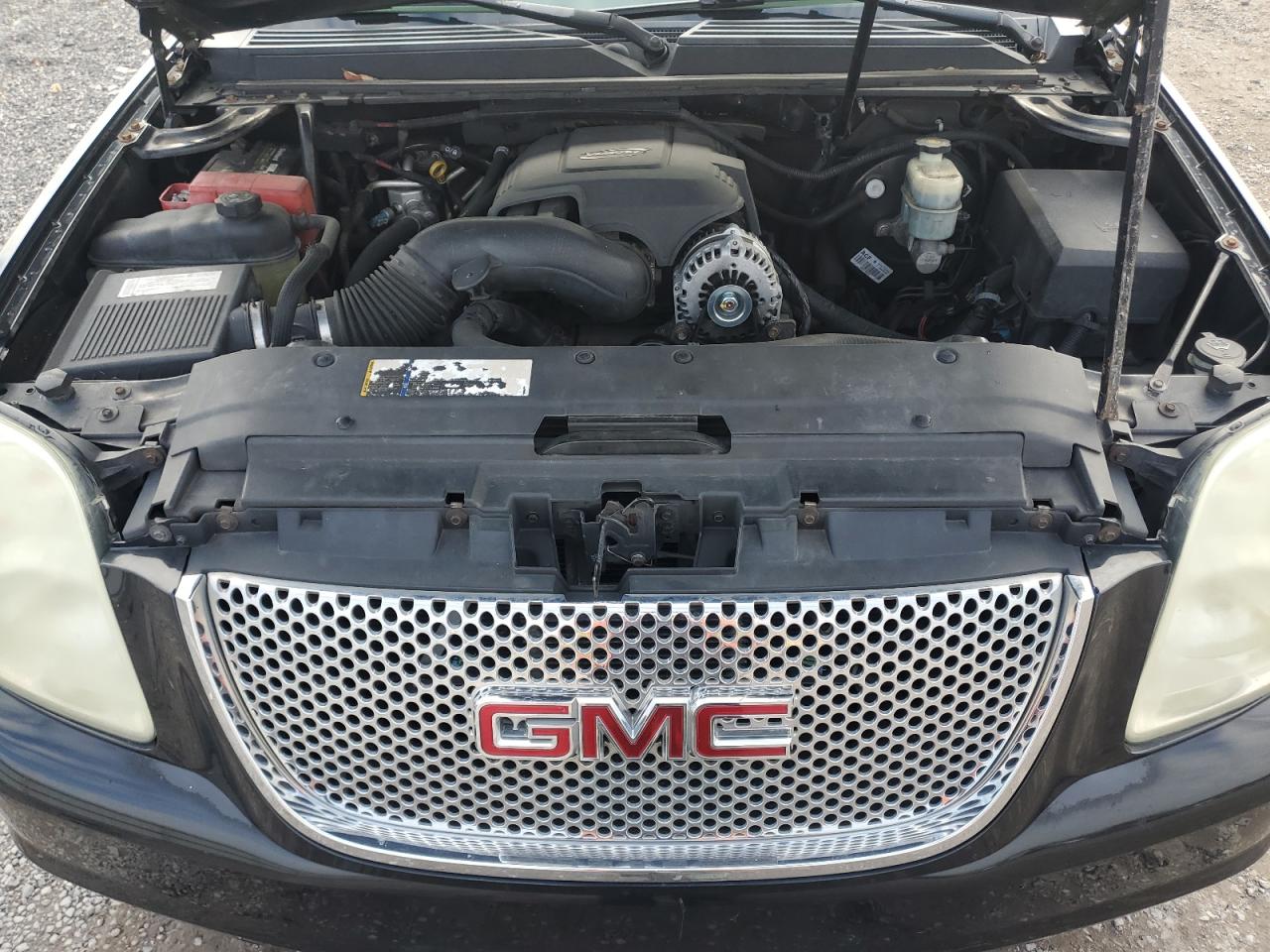 2007 GMC Yukon - Image 13