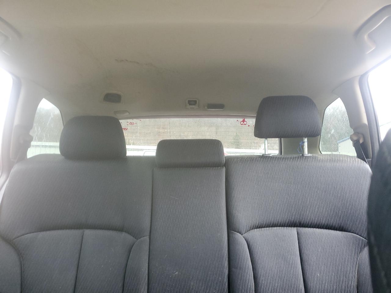 2010 Subaru Outback - Image 10