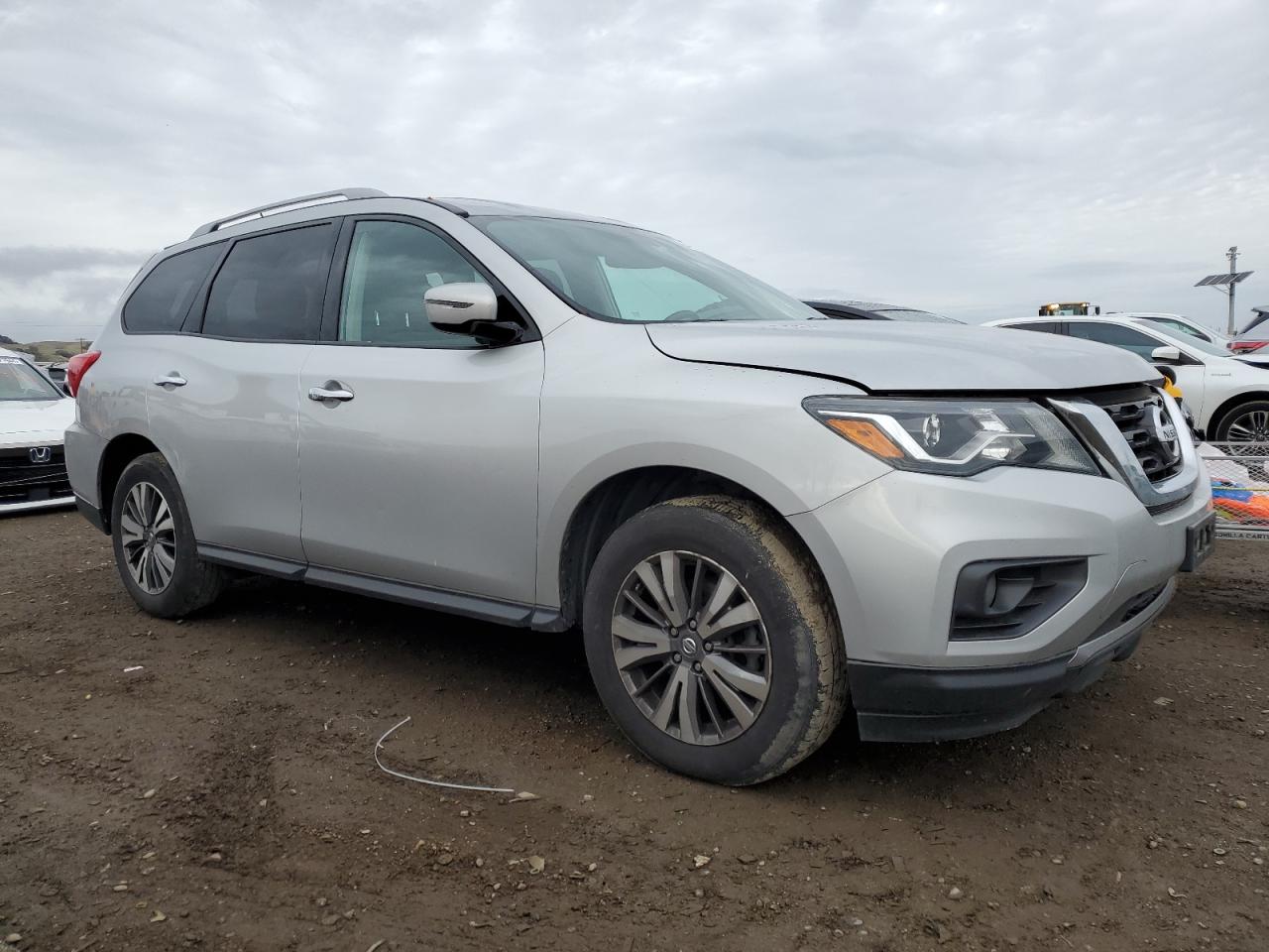 2017 Nissan Pathfinder - Image 4